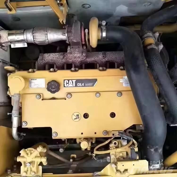 CAT 325 D Pásové rýpadlá