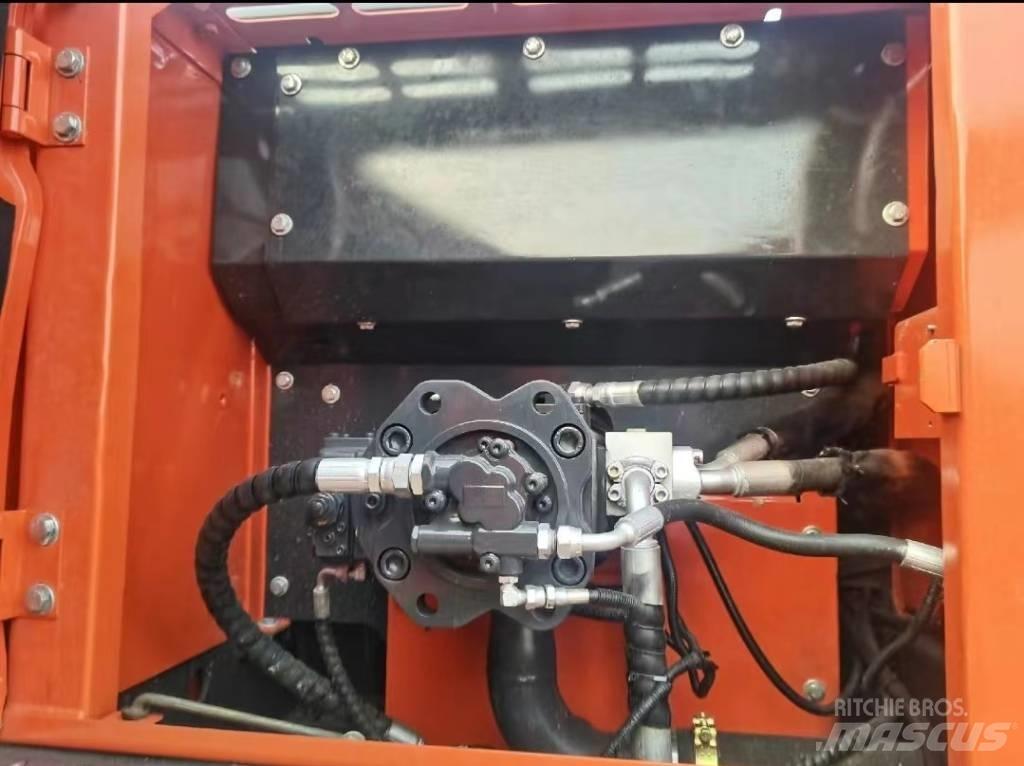 Doosan DX225 Pásové rýpadlá