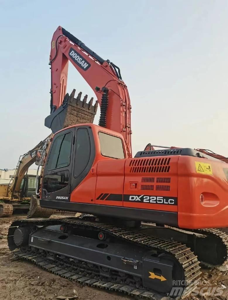 Doosan DX225 Pásové rýpadlá