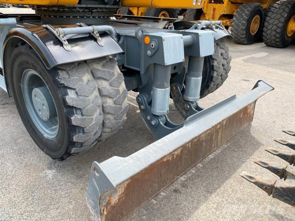 Liebherr A914 NVT Špeciálne bagre