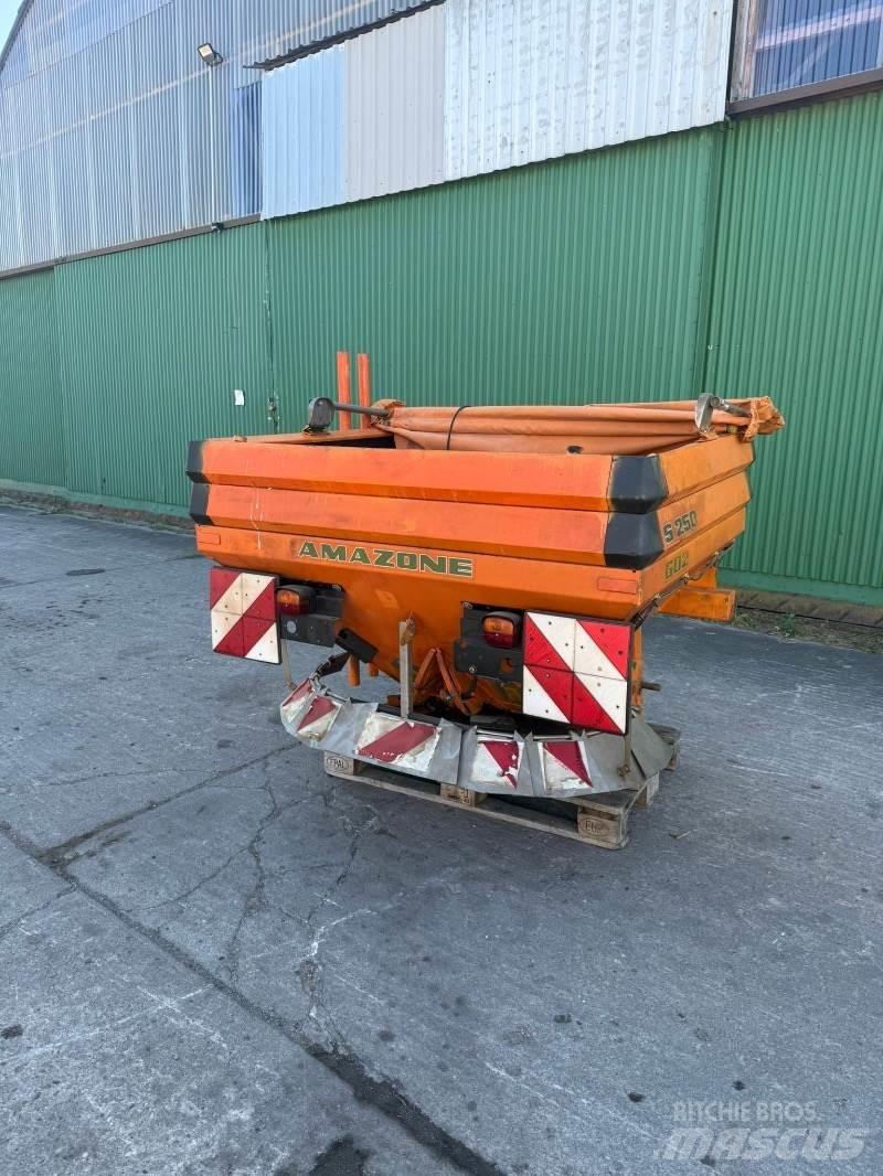 Amazone ZA XS Posýpače soli a piesku