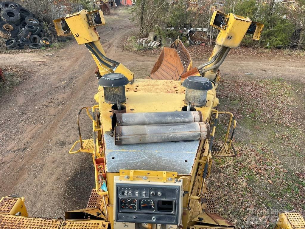 CAT D 11 R Pásové dozéry