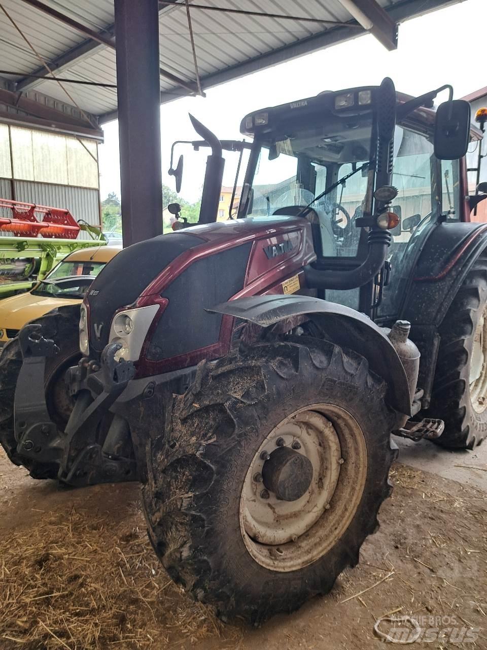 Valtra N123 Traktory