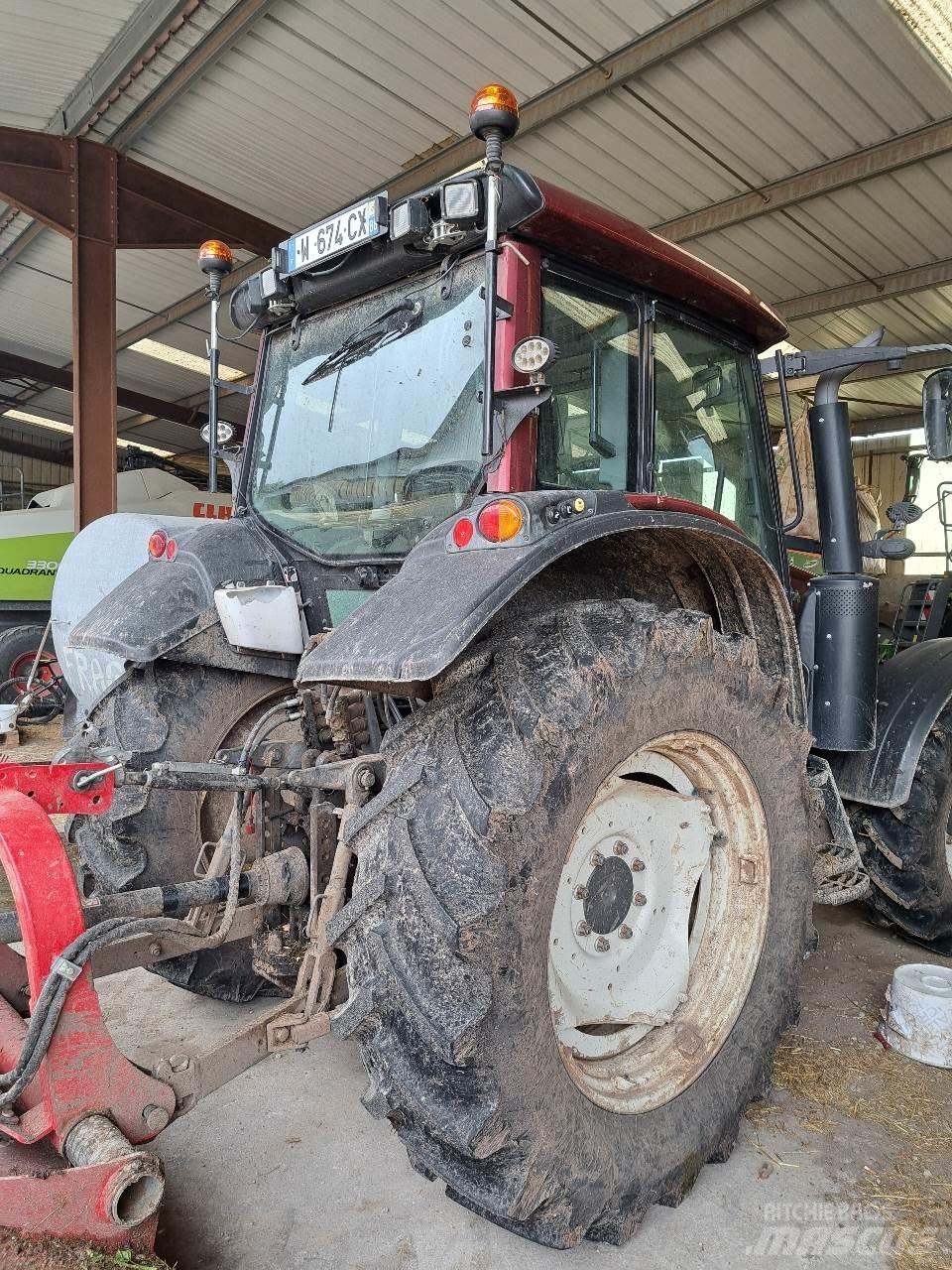 Valtra N123 Traktory
