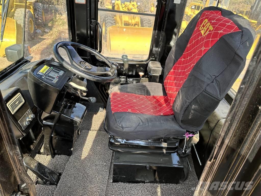 CAT 966 G Kolesové nakladače