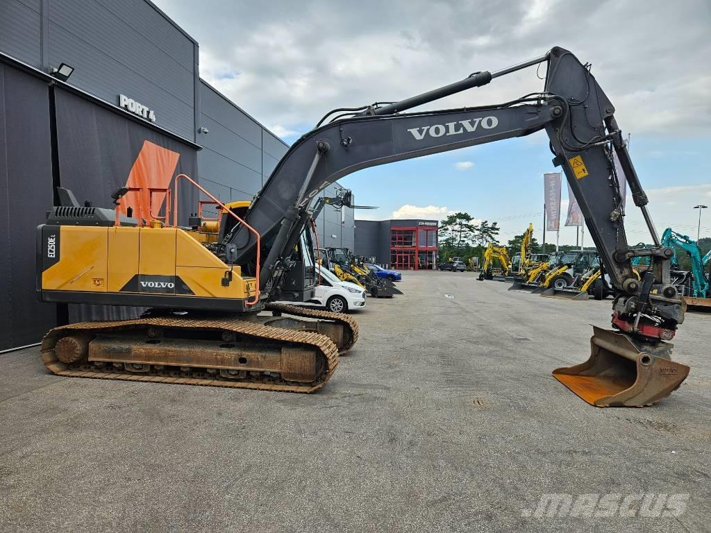 Volvo EC 250 EL Pásové rýpadlá