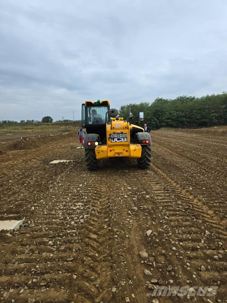 JCB 535-140 Teleskopické manipulátory