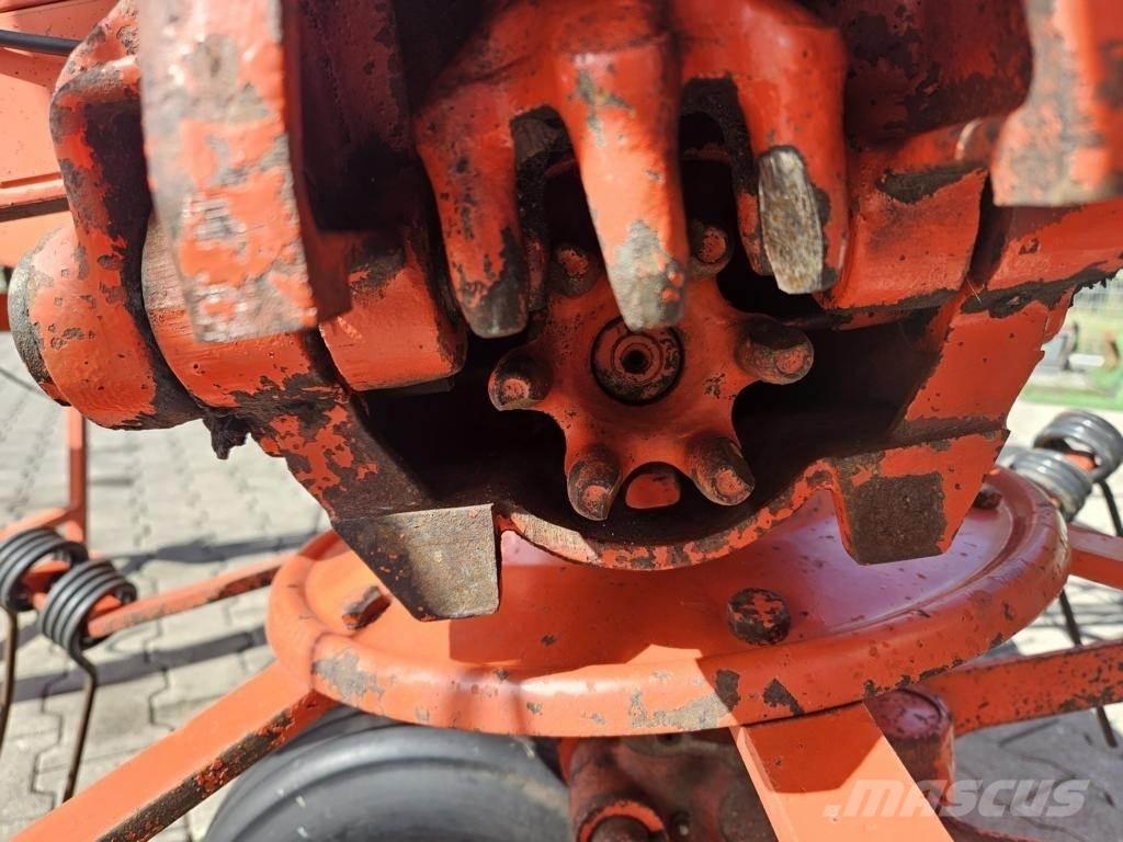 Kuhn GF 8501 MH Obracače a zhrabovače sena