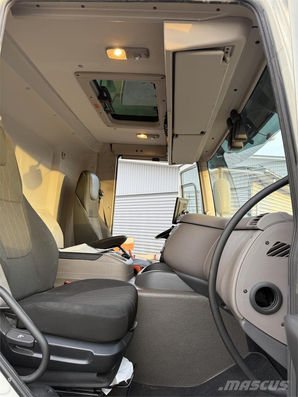 DAF CF 300 FA 4X2 Box body trucks