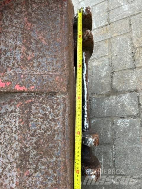  Betonbreker Gebruikt Búracie kladivá / Zbíjačky