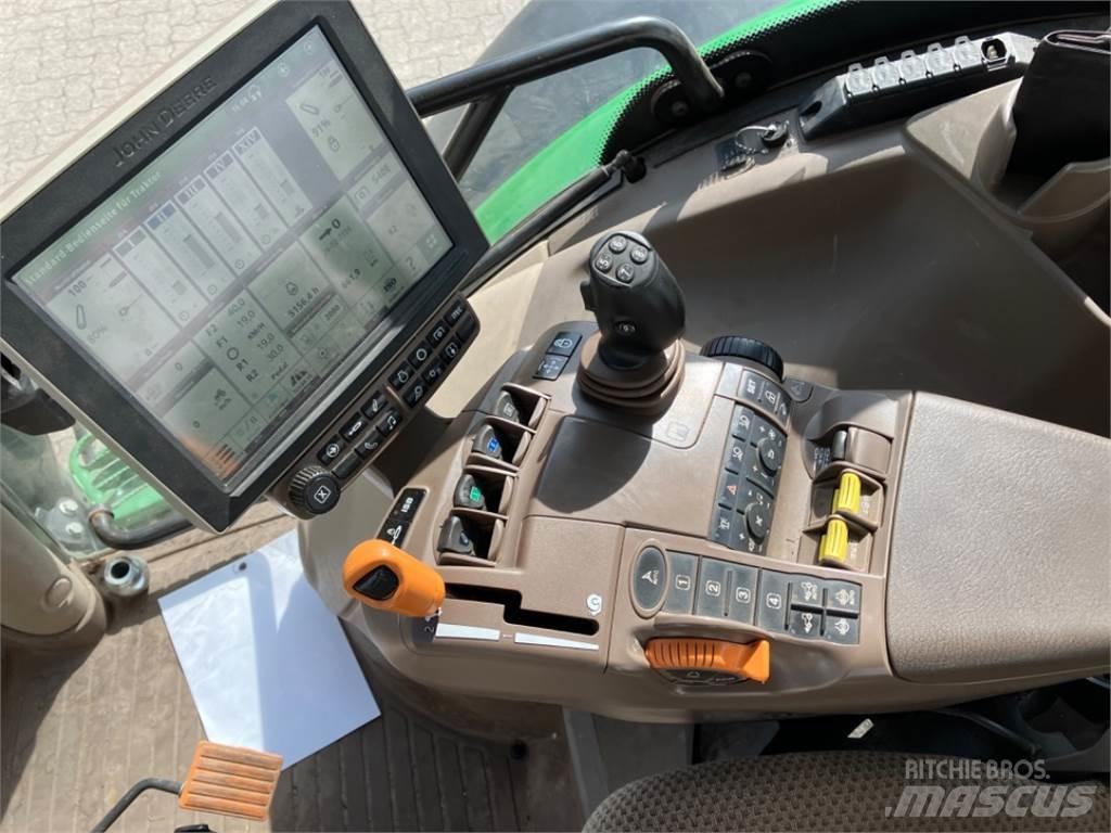 John Deere 6215 R Traktory