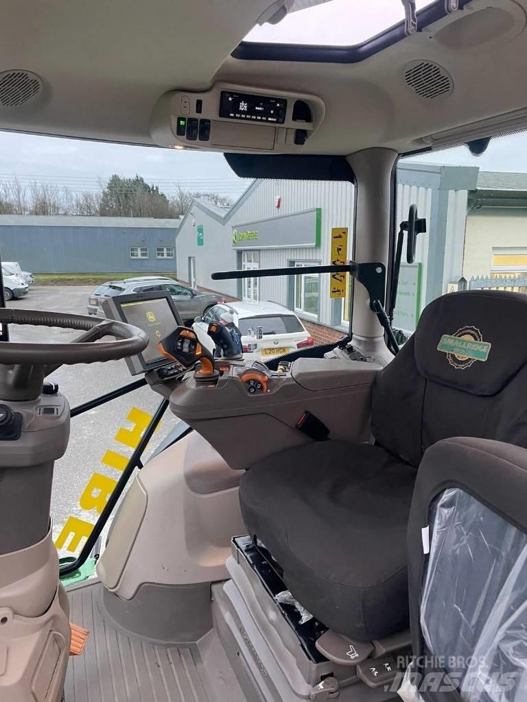 John Deere 6R215 Traktory
