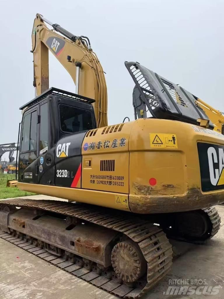 CAT 323D Pásové rýpadlá
