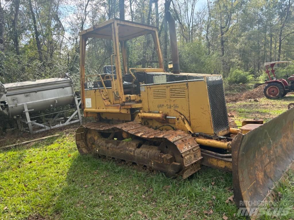 CAT D 4 C Pásové dozéry