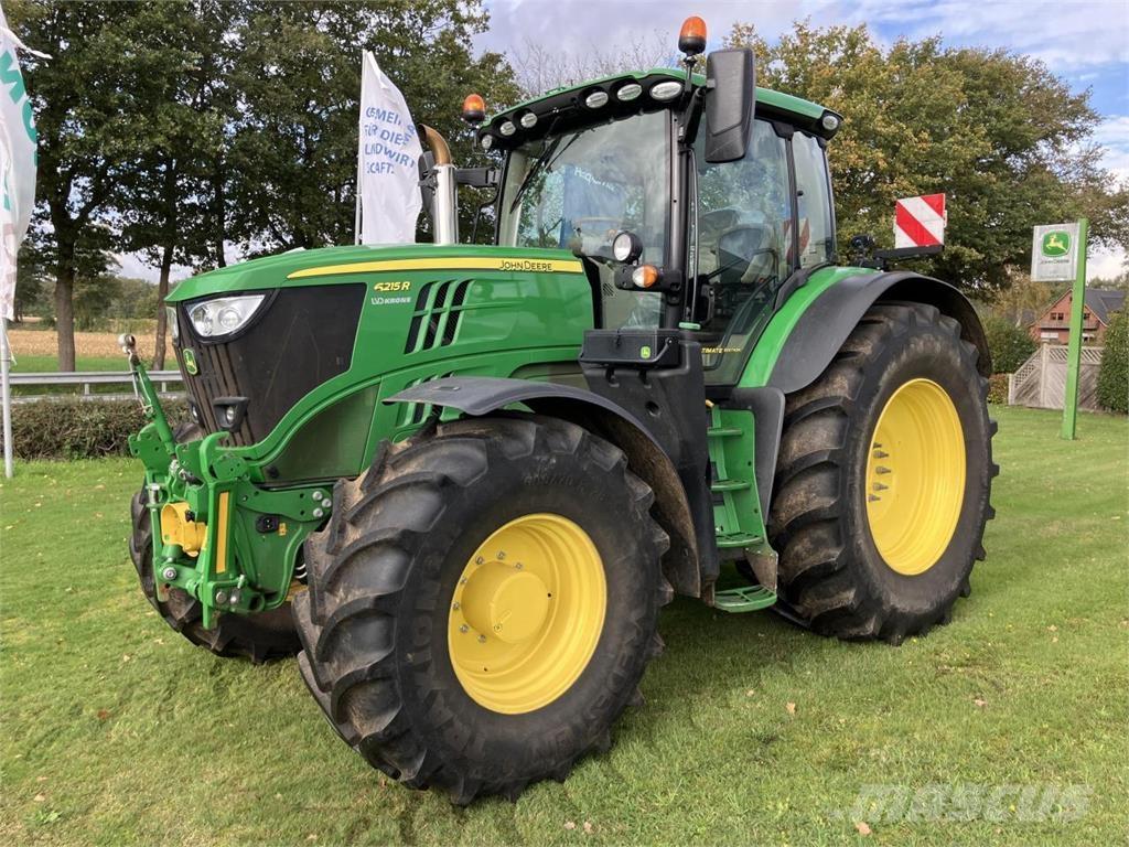 John Deere 6215R Traktory