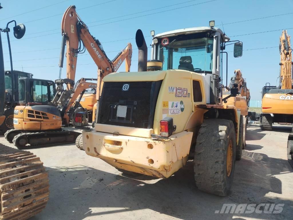 New Holland W 130 Kolesové nakladače