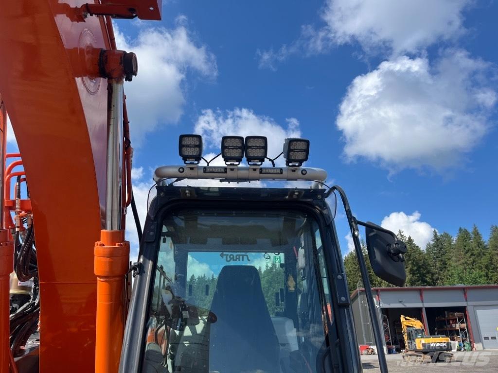 Hitachi ZX 135 US-6 Pásové rýpadlá