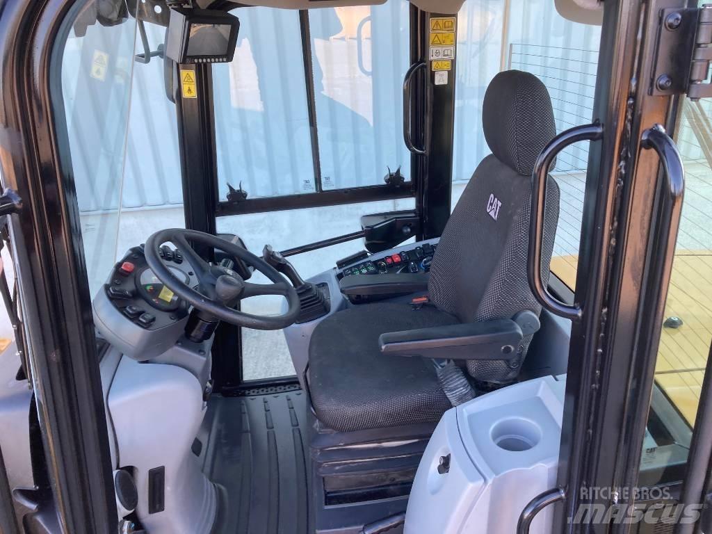 CAT 910 Kolesové nakladače