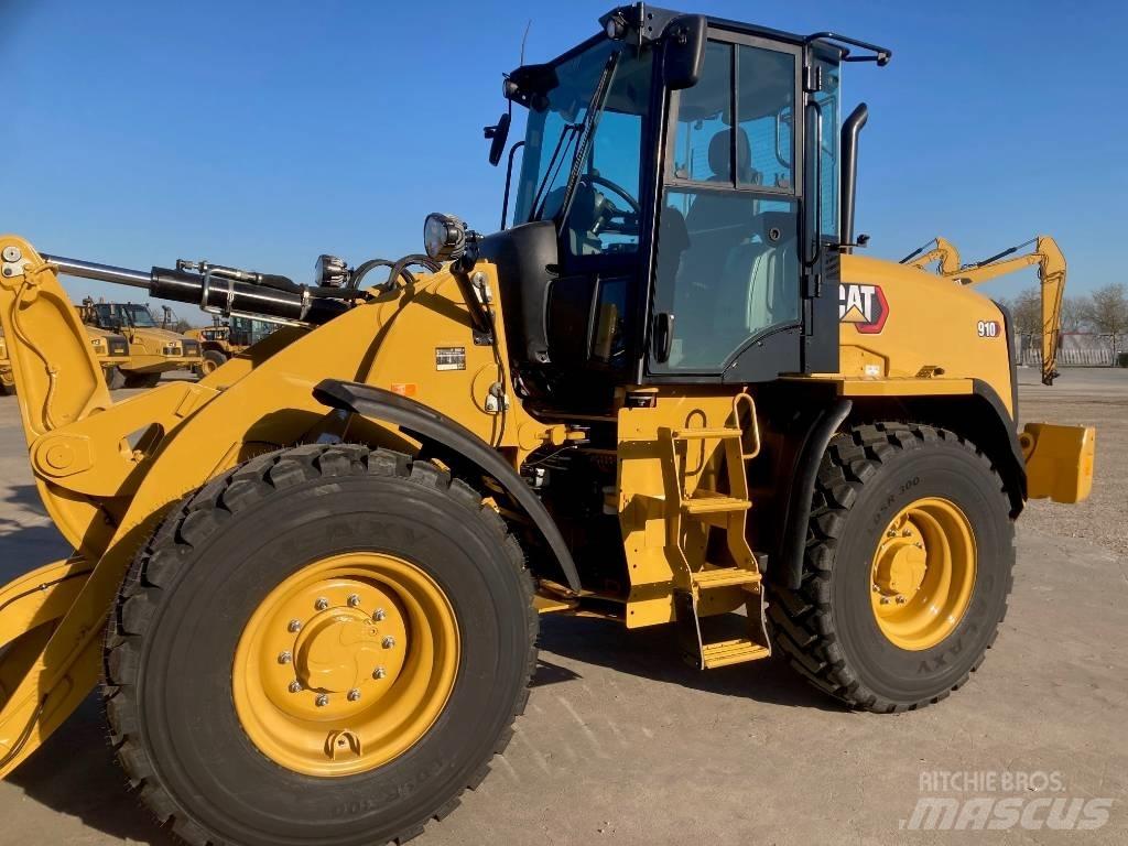 CAT 910 Kolesové nakladače