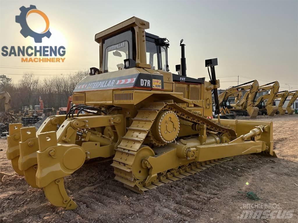 CAT D 7 R Pásové dozéry