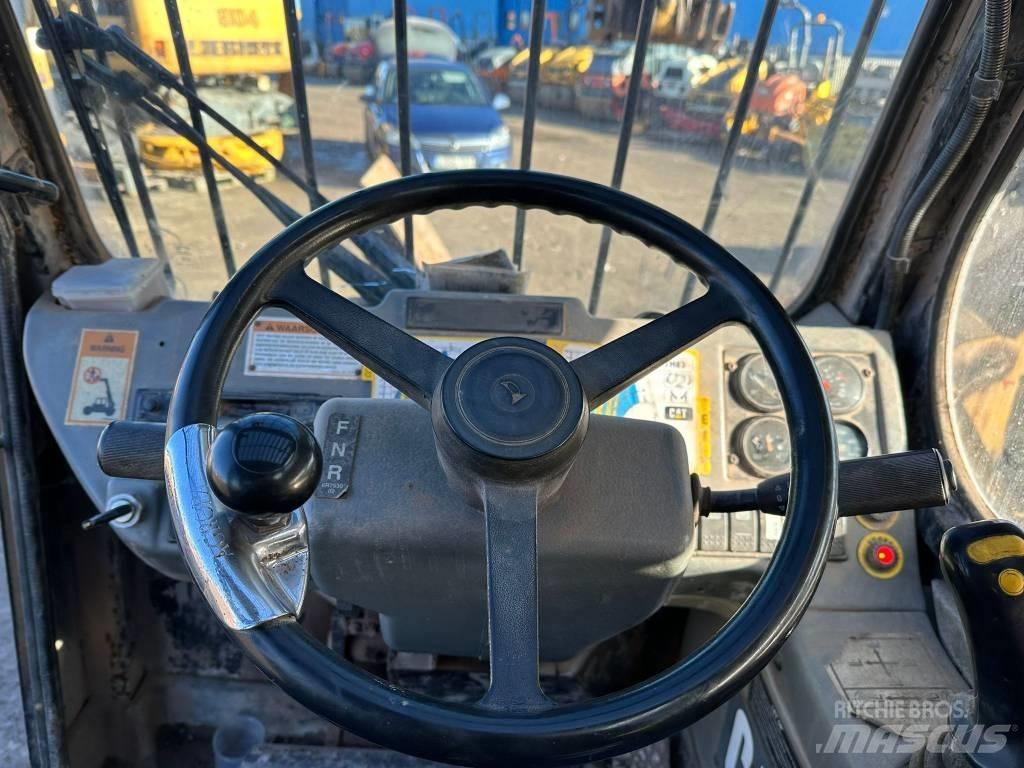 CAT TH 83 Teleskopické nakladače pre poľnohospodárstvo