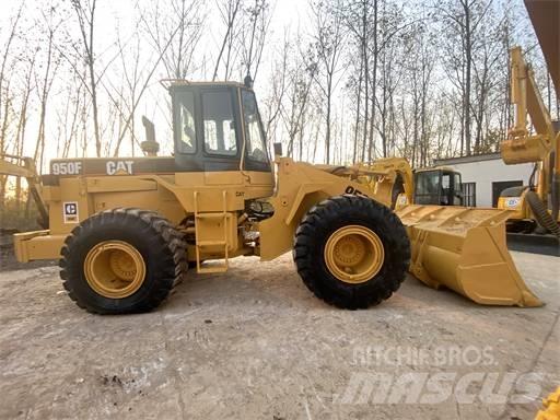 CAT 950F Kolesové nakladače
