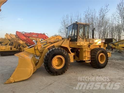 CAT 950F Kolesové nakladače