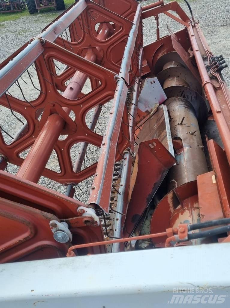 Laverda 3500 Kombinované zberacie stroje