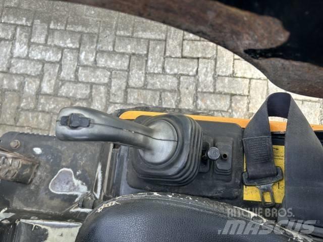 GiANT D 332 SWT Viacúčelové nakladače