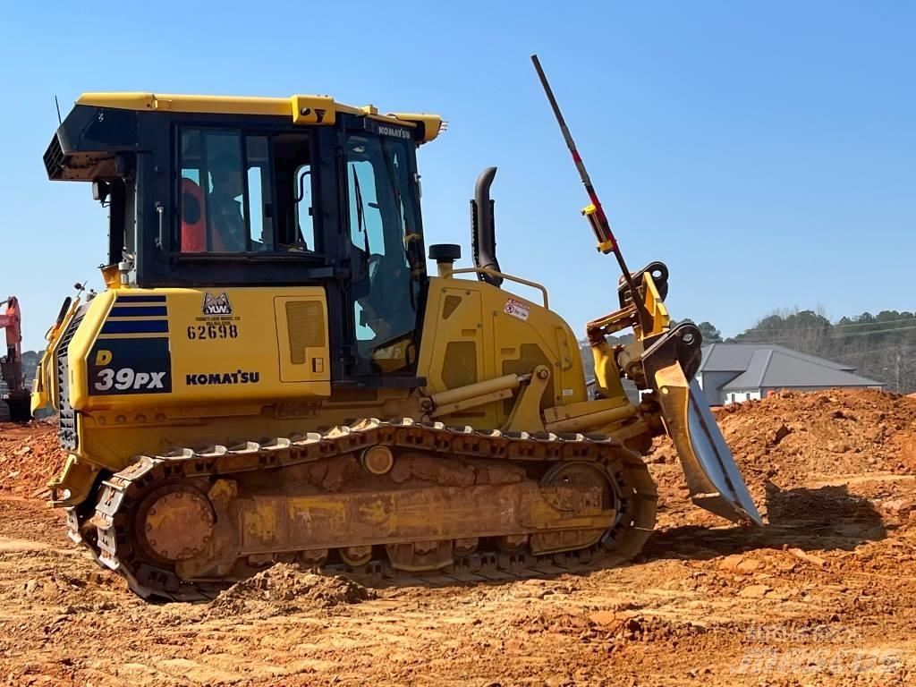 Komatsu D39px-24 Pásové dozéry