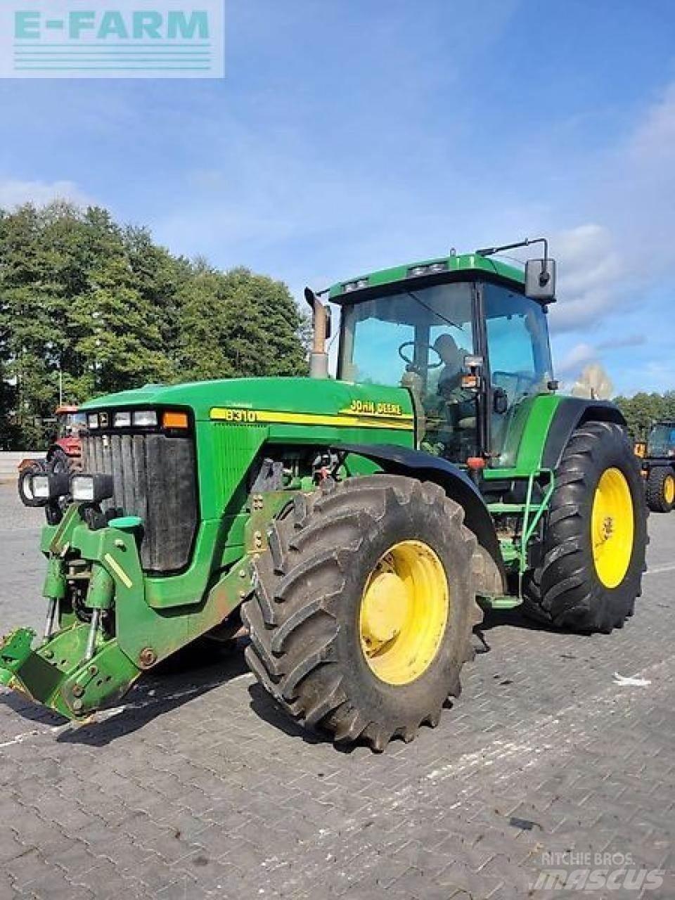 John Deere 8310 Traktory