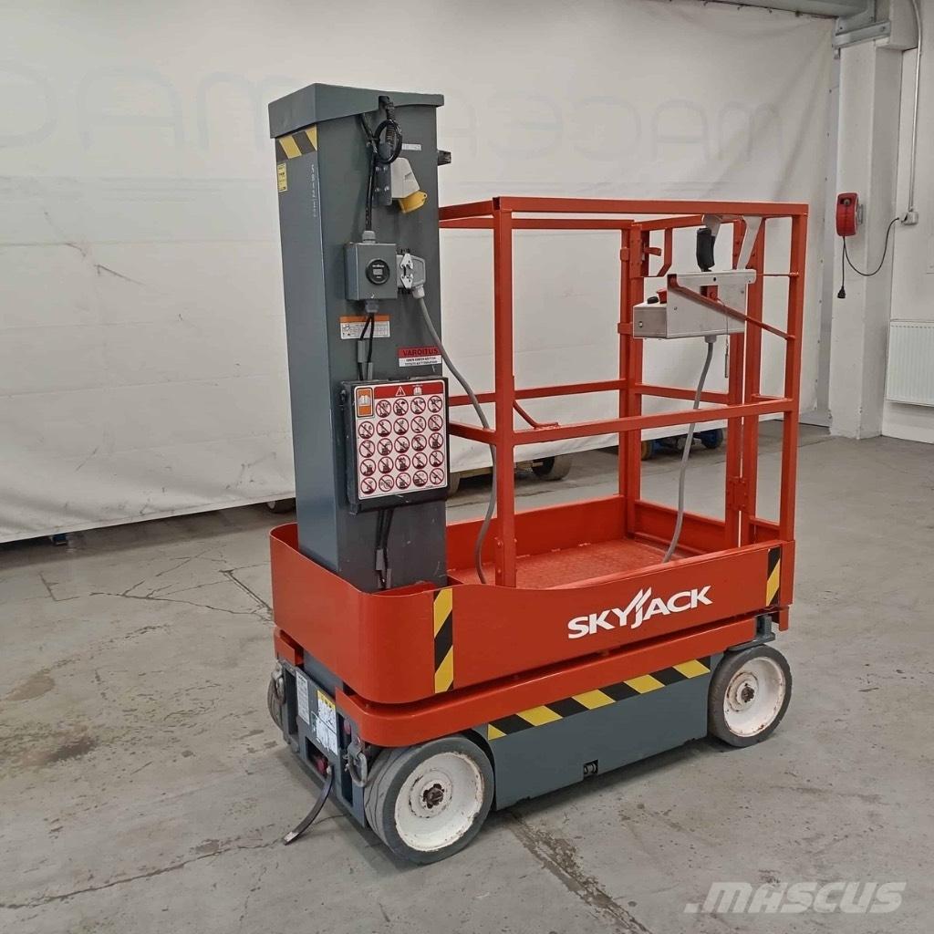 SkyJack SJ 16 Vertikálne stĺpové výťahy