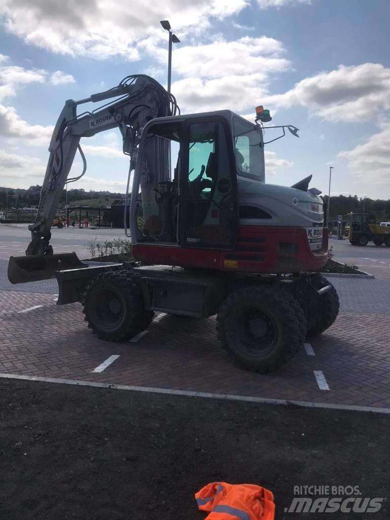 Takeuchi TB295W Kolesové rýpadlá
