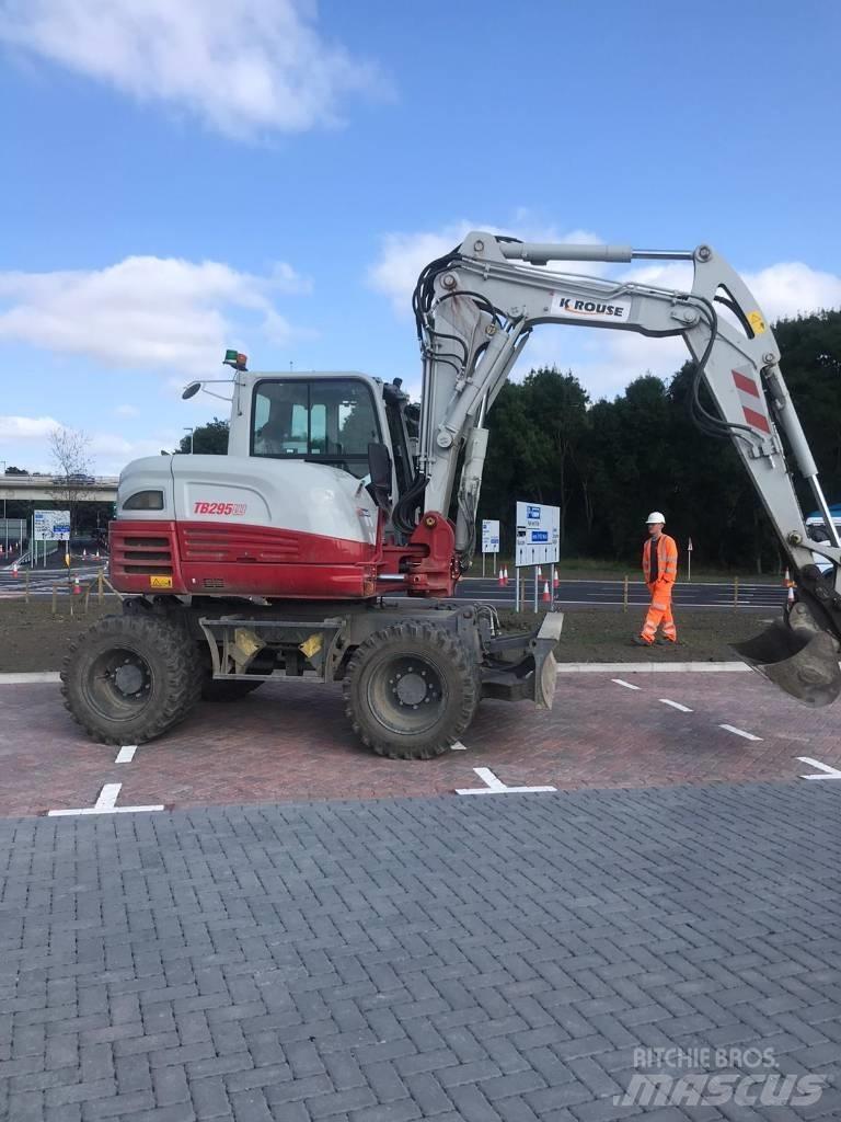 Takeuchi TB295W Kolesové rýpadlá