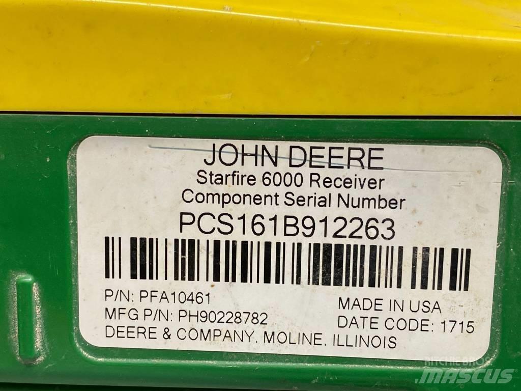 John Deere 6215 R Traktory