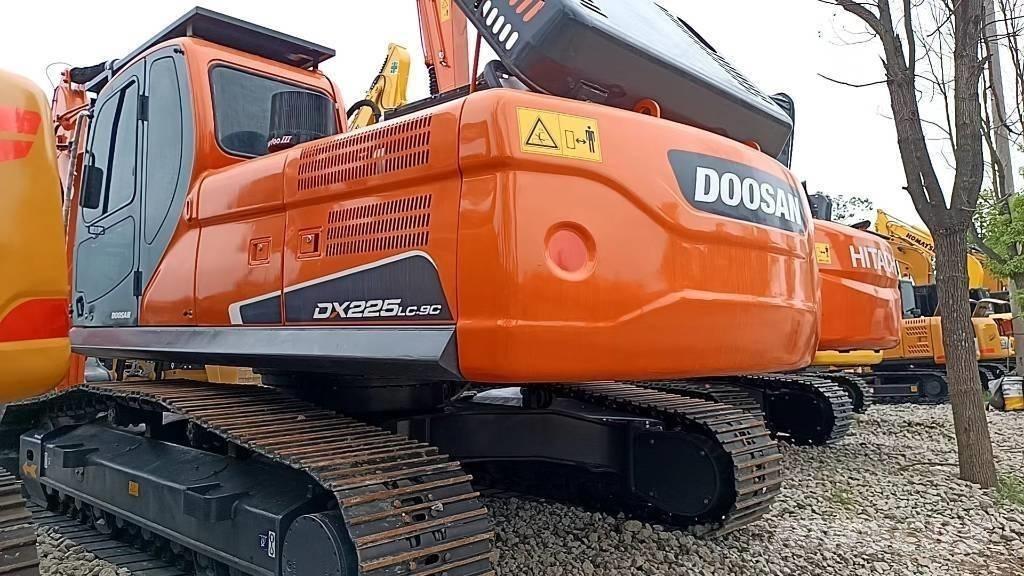 Doosan 225 LC-9 Pásové rýpadlá