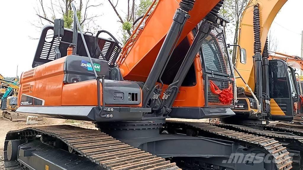 Doosan 225 LC-9 Pásové rýpadlá