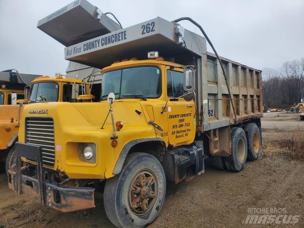 Mack DM690SX Sklápače