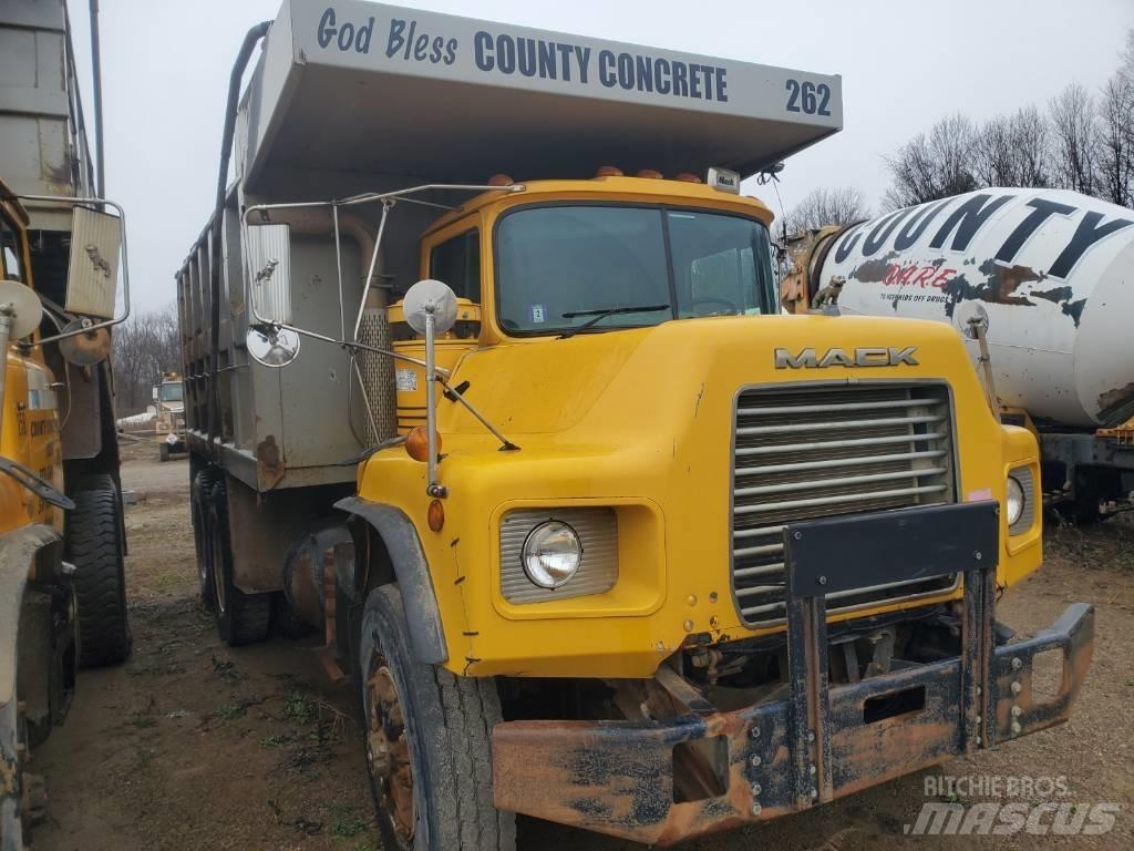 Mack DM690SX Sklápače
