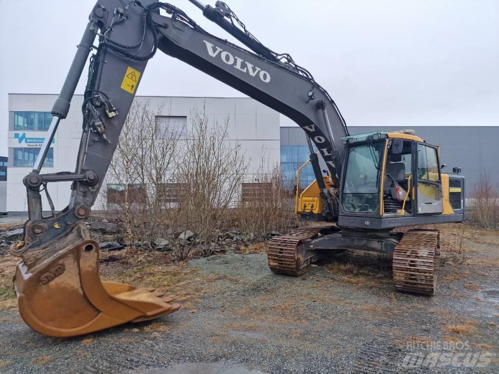 Volvo 220E Pásové rýpadlá