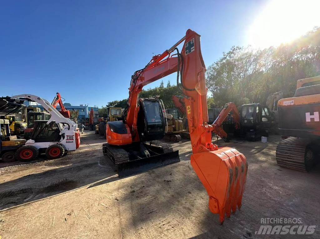 Hitachi ZX 75 Midi rýpadlá 7 t - 12 t