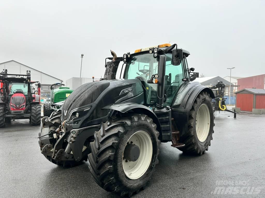 Valtra T 214 D Traktory
