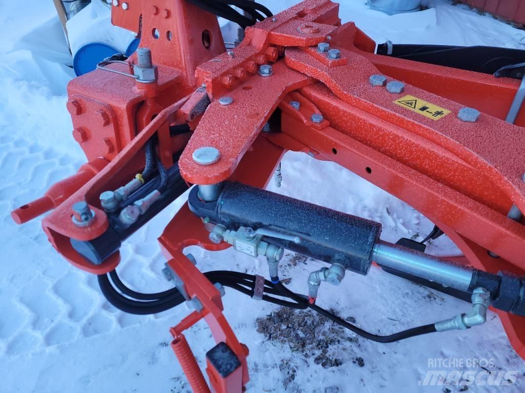 Kubota RM 3005V Dvojstranné pluhy