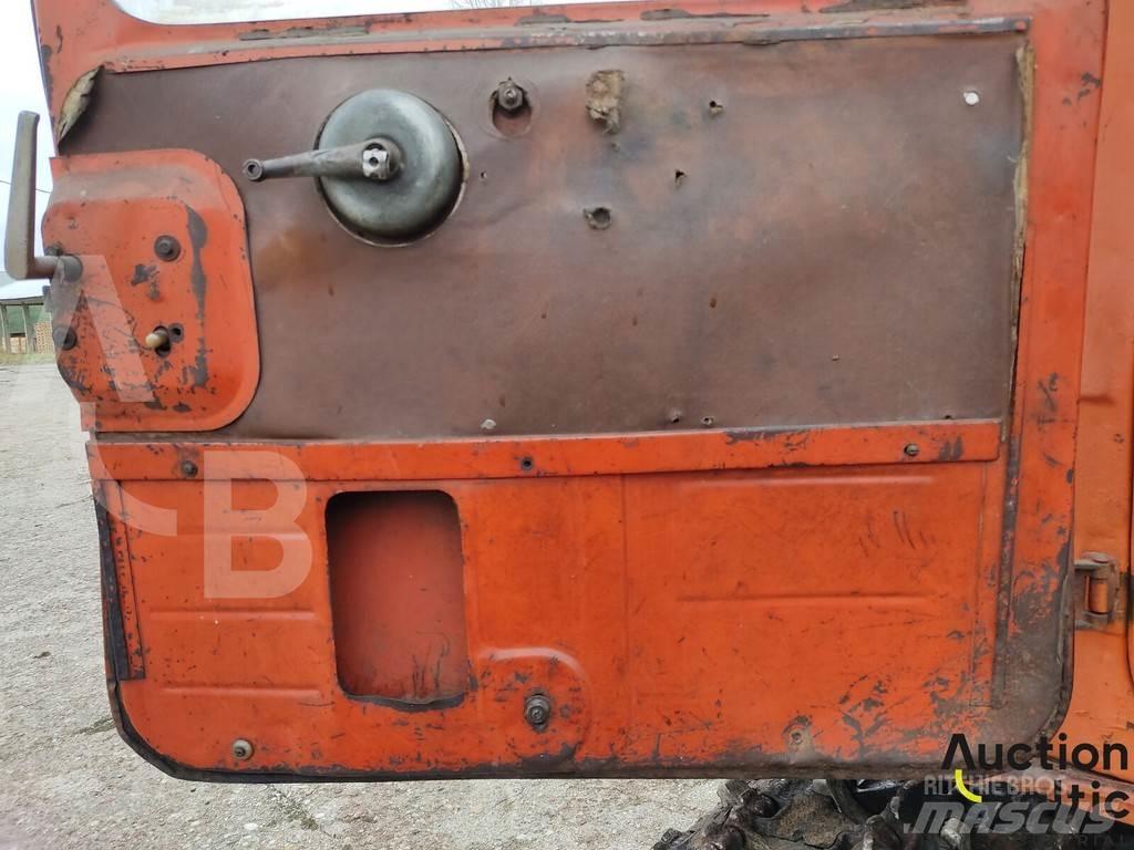  Onbekend DT-75 Pásové dozéry