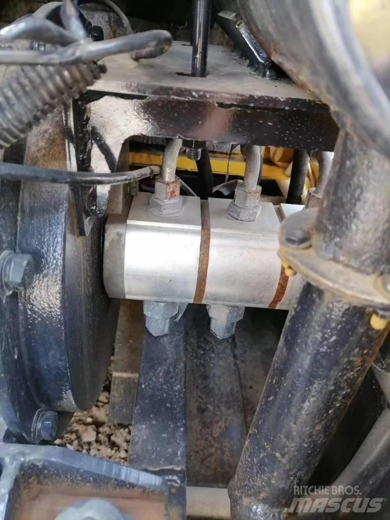 Komatsu PC18 Pásové rýpadlá