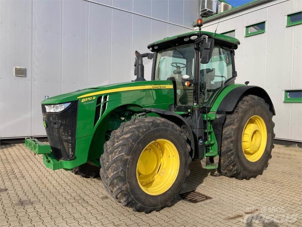 John Deere 8370R Traktory