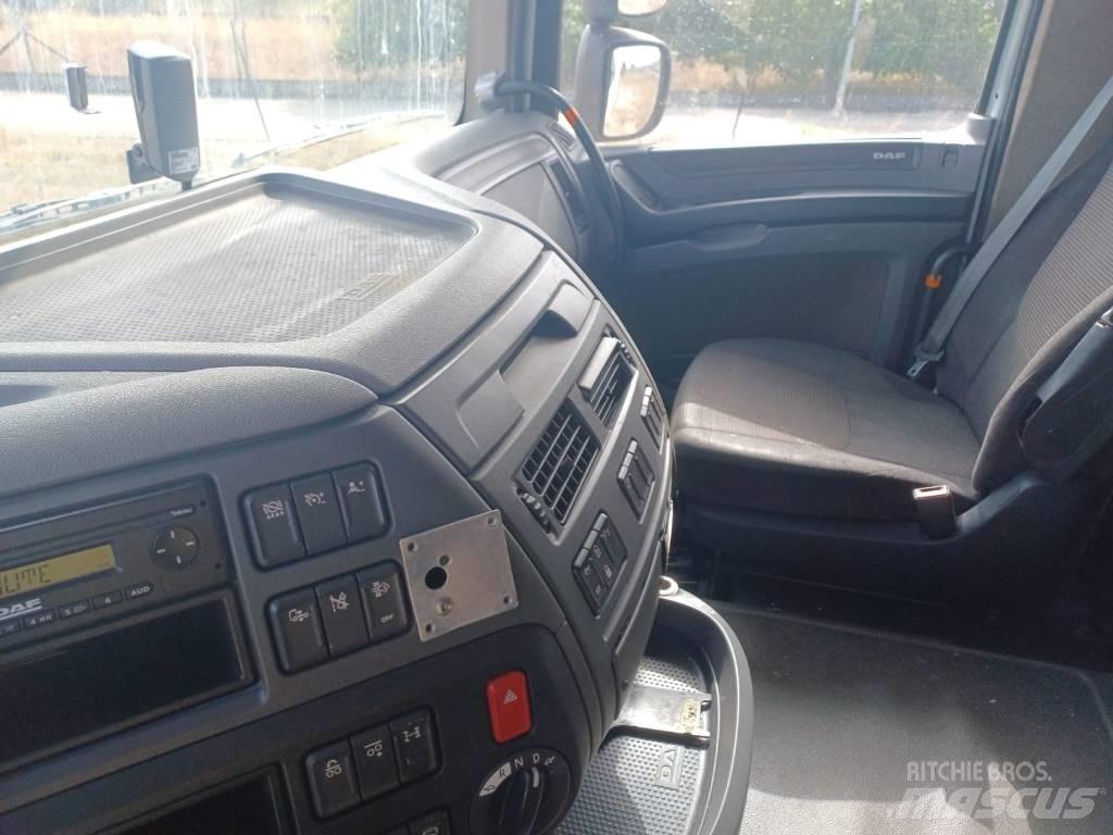 DAF XF 440 Nákladné vozidlá s bočnou zhrnovacou plachtou