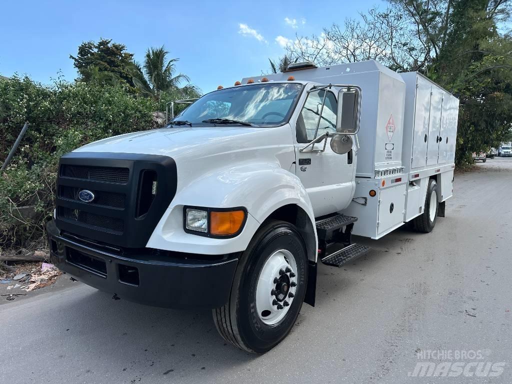 Ford F 750 XLT Cisternové nákladné vozidlá