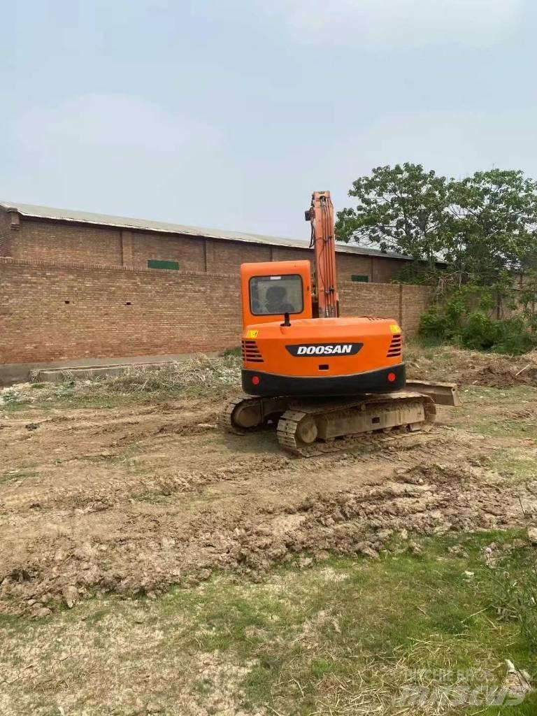 Doosan DX 80 Midi rýpadlá 7 t - 12 t