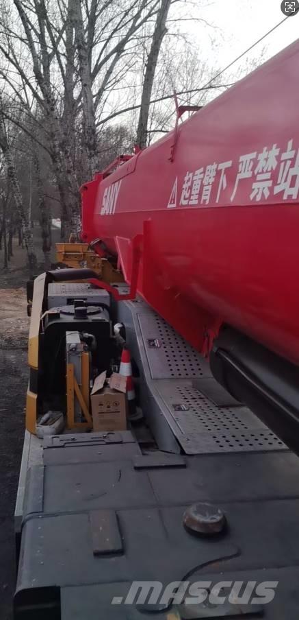 Sany SAC4000C8-8 Univerzálne terénne žeriavy